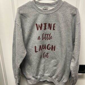 Gray sweatshirt for wine lovers